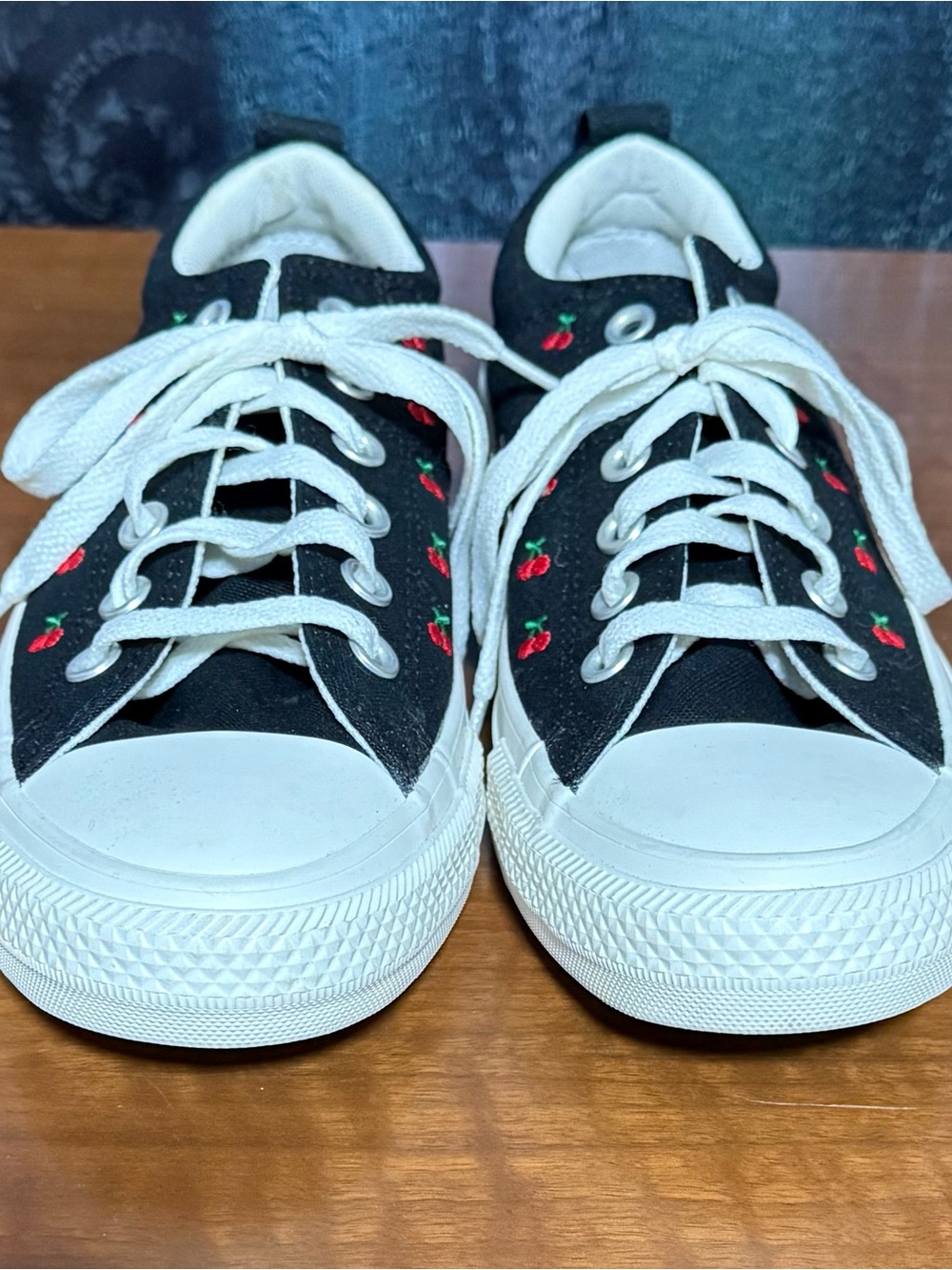 Converse Women’s Sz 8 Chuck Taylor Embroidered Cherries NWOB Cherry Girl Y2K